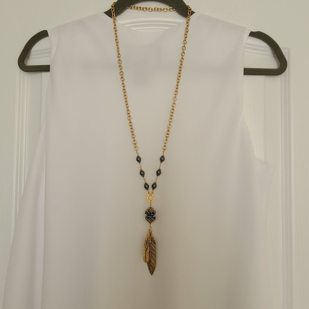 Feather dangle Necklace